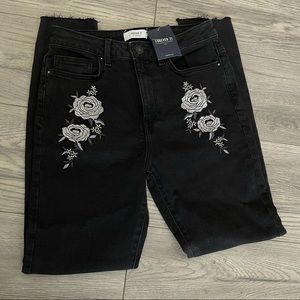 Forever 21 🥀 Floral Embroidered Distressed Jeans